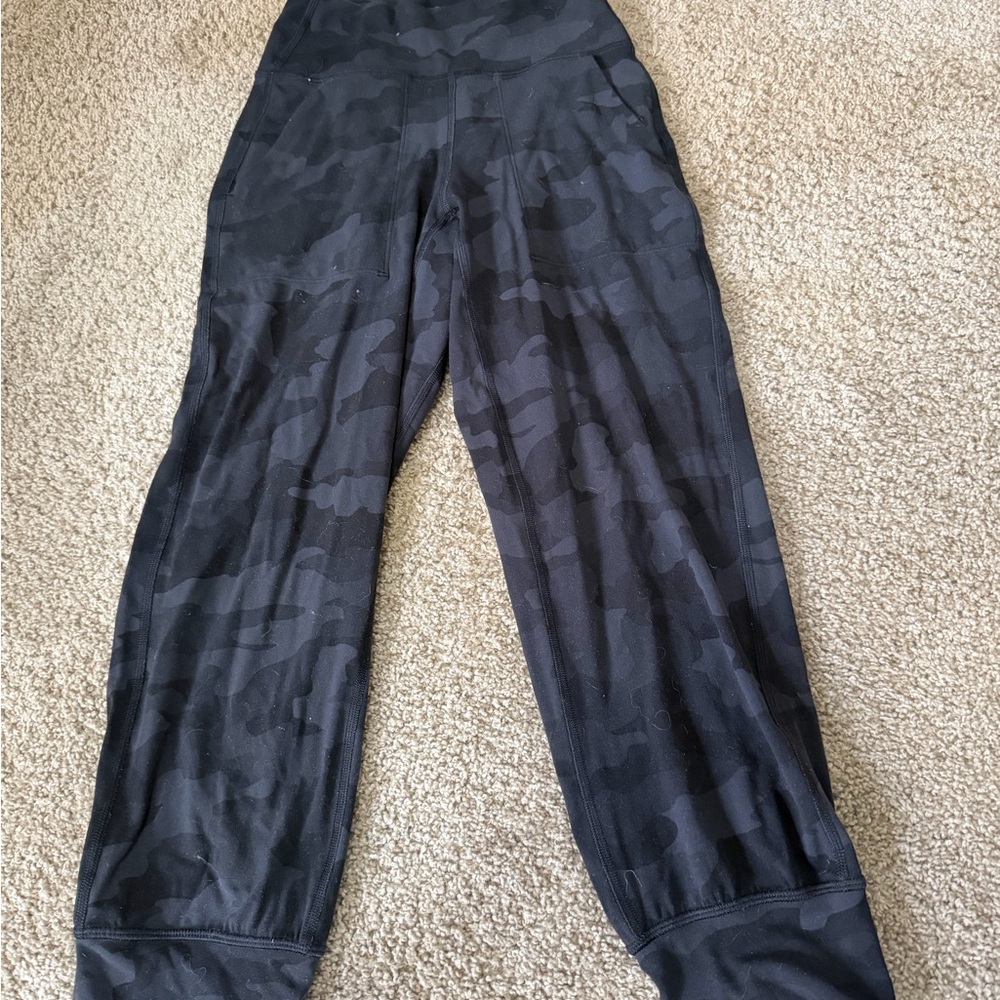 Lululemon Athletica Black joggers cropped
